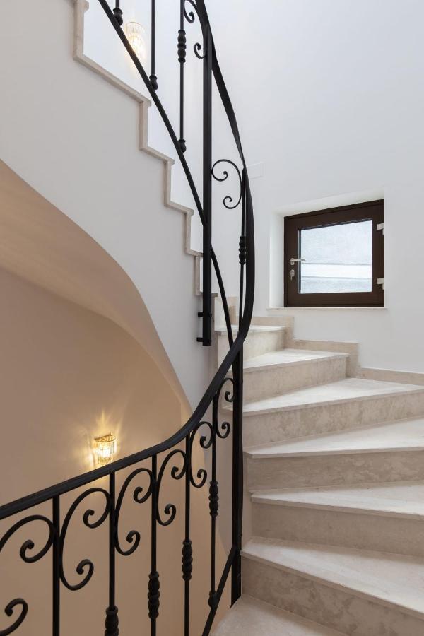 Holt Old Town Luxury Suites Bukareszt Zewnętrze zdjęcie