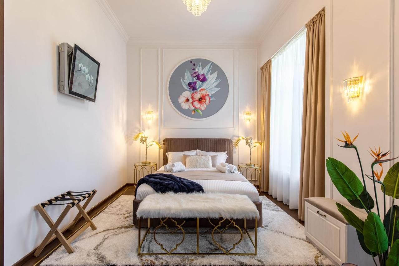 Holt Old Town Luxury Suites Bukareszt Zewnętrze zdjęcie