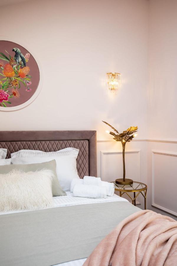 Holt Old Town Luxury Suites Bukareszt Zewnętrze zdjęcie